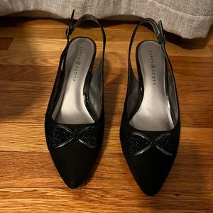 Black kitten heels.